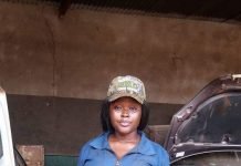 Farha Neyma OUEDRAOGO, la mécanicienne des poids lourds.