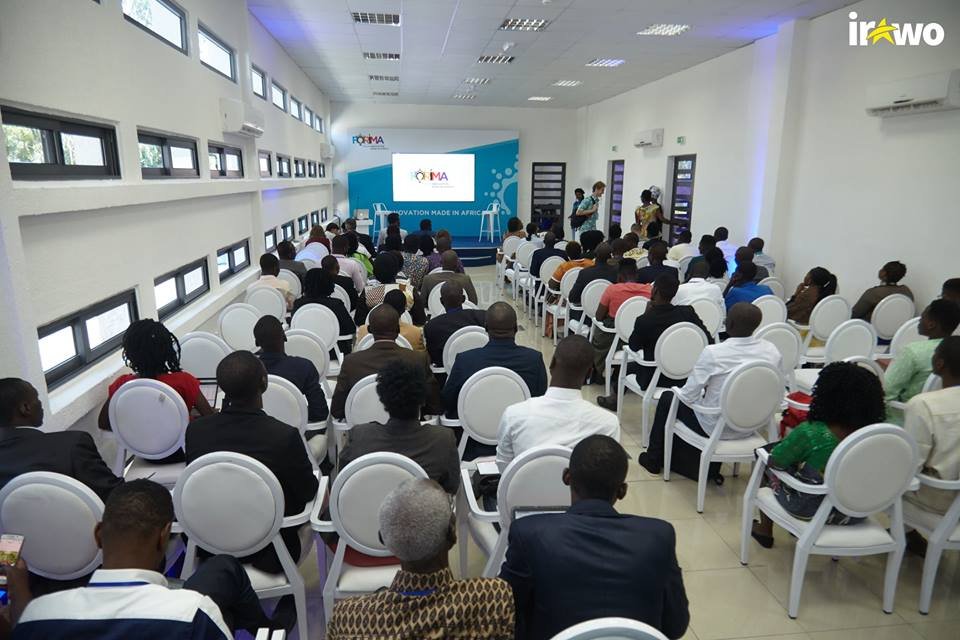 L’attribut alt de cette image est vide, son nom de fichier est banniere-art-oratoire.jpg.