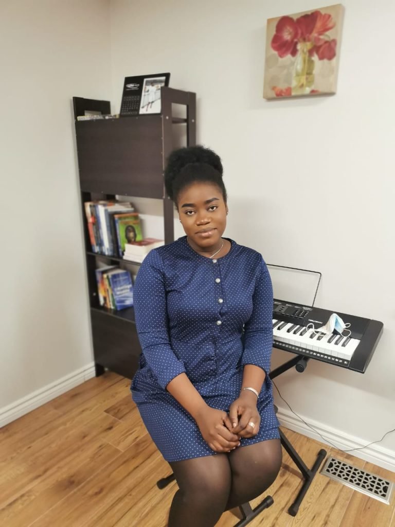 L’attribut alt de cette image est vide, son nom de fichier est Mira-Arielle-kabore-1-768x1024.jpg.