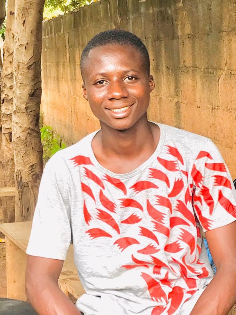 L’attribut alt de cette image est vide, son nom de fichier est adama-nikiema-1-768x1024.jpg.